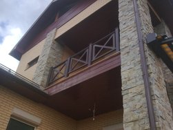 Деревянные балконные ограждения